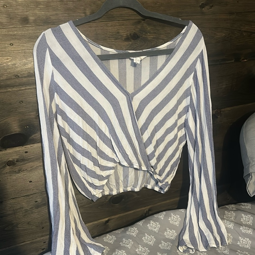 Sadie & Stage shirt with flare sleeves. Size small